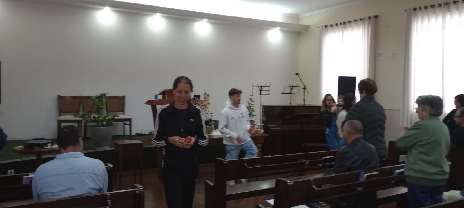 Homenagem ao Dia das Mães com jantar organizado pela UMP.