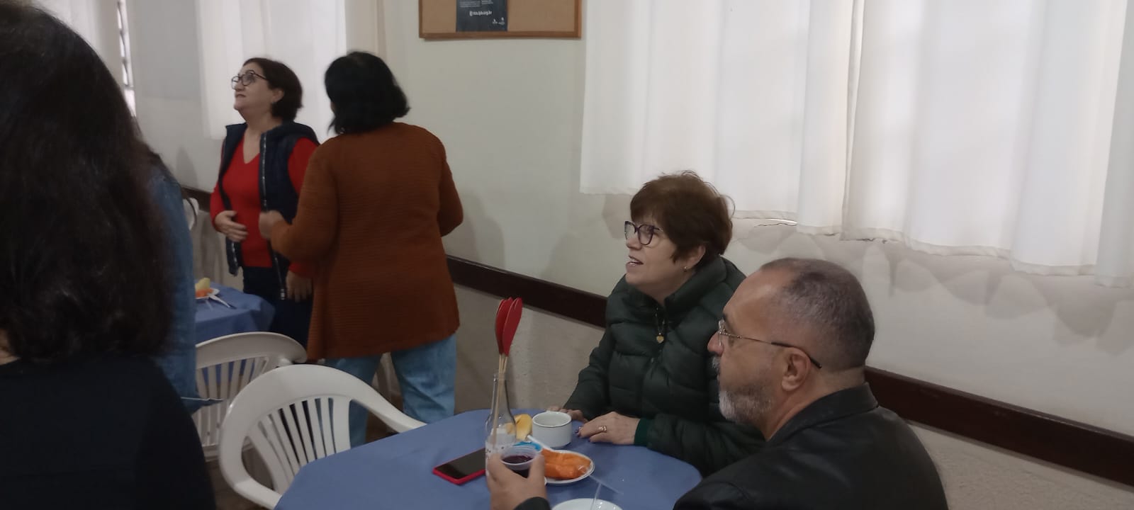 Homenagem ao Dia das Mães com jantar organizado pela UMP.