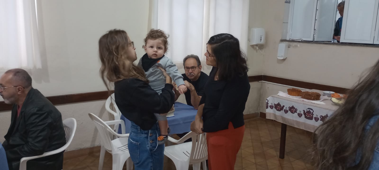 Homenagem ao Dia das Mães com jantar organizado pela UMP.