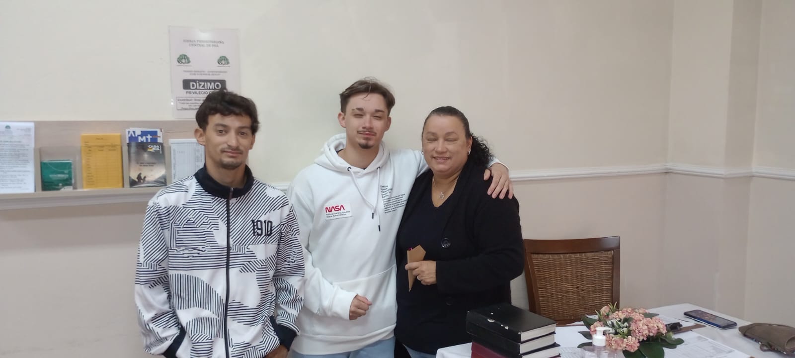 Homenagem ao Dia das Mães com jantar organizado pela UMP.