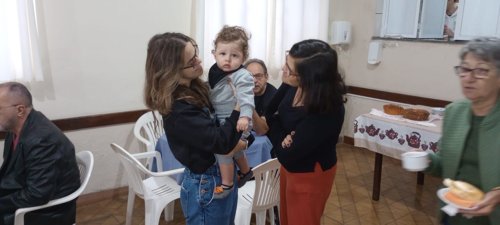 Homenagem ao Dia das Mães com jantar organizado pela UMP.